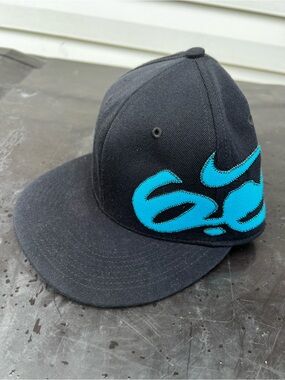 CLEAN Nike 6.0 Fitted Youth Black Blue Fitted Skate Hat
